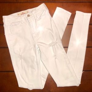✨Hollister High Rise Distressed White Jeans✨